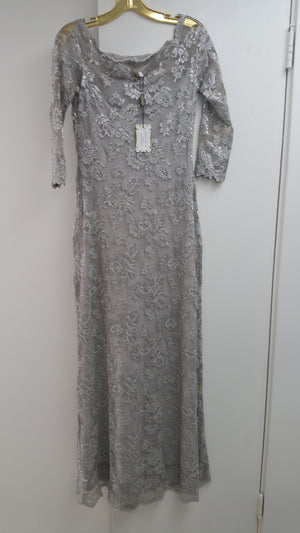 Olvis 3/4 Sleeves Long Lace Dress Over Nude